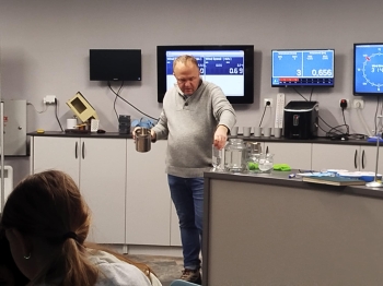 a51adc5a-fabc-4a04-a858-1994eab5073c