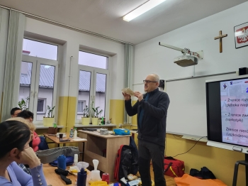 8225952a-7a4f-4fff-80e9-1df78d54d8cd (1)