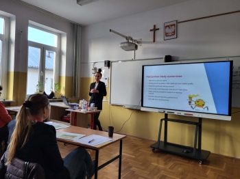 7e93c276-89f3-4451-8068-3b503e510038