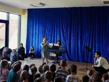 d8010dd1-add1-4fb7-a8ee-d4562f3bfe75