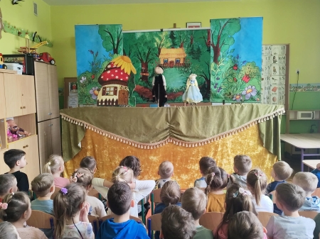 Teatrzyk kukiełkowy ,,Calineczka''